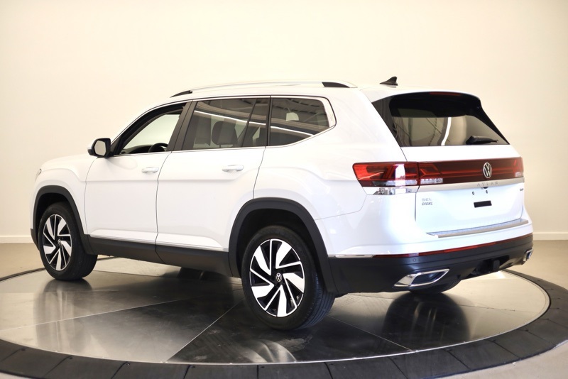 2024 Volkswagen Atlas SEL photo 4