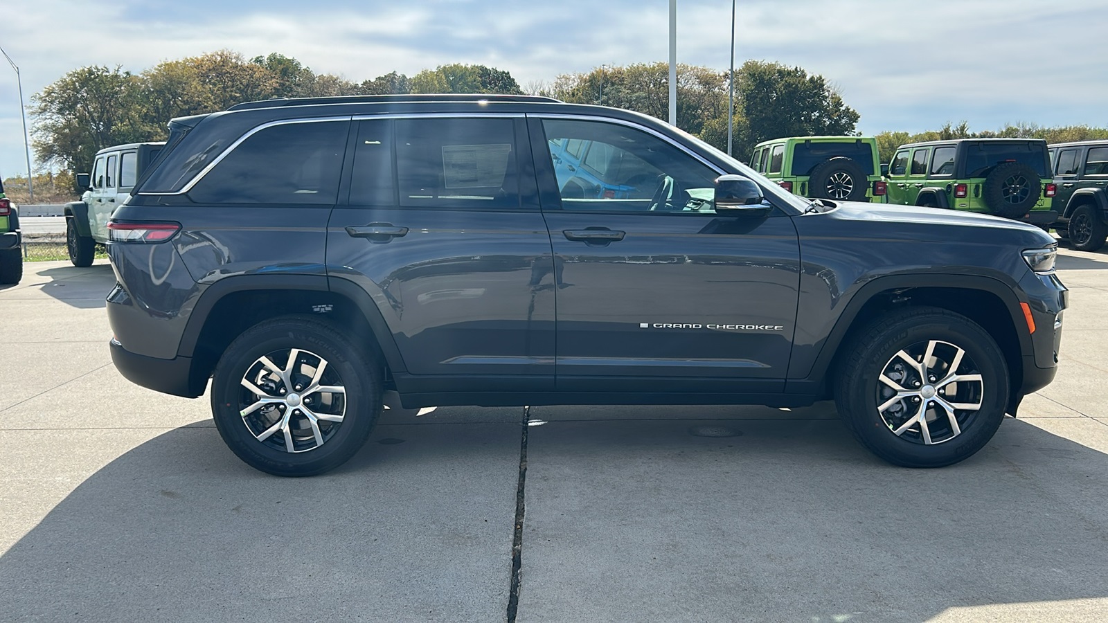 2025 Jeep Grand Cherokee Limited photo 2
