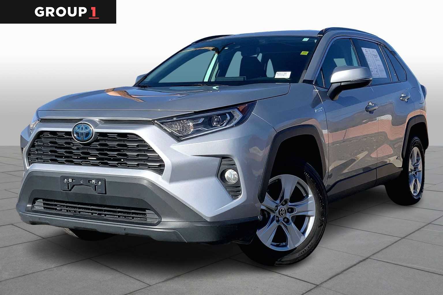 2021 Toyota RAV4 XLE's photo