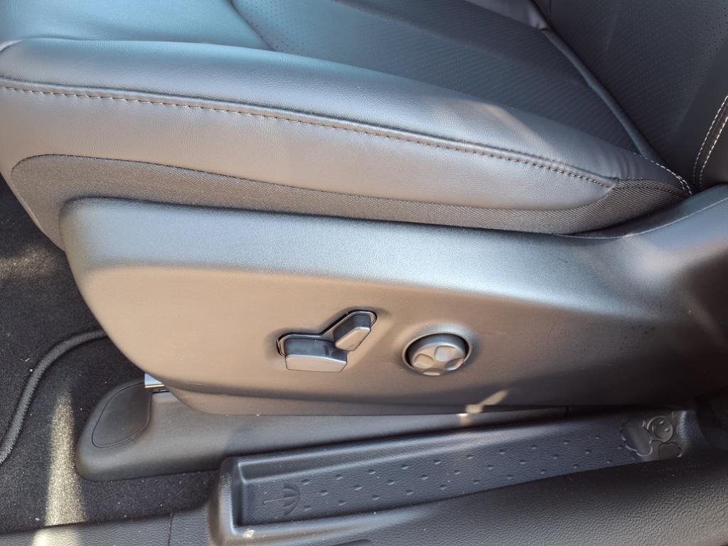 2026 Chrysler Pacifica photo 12