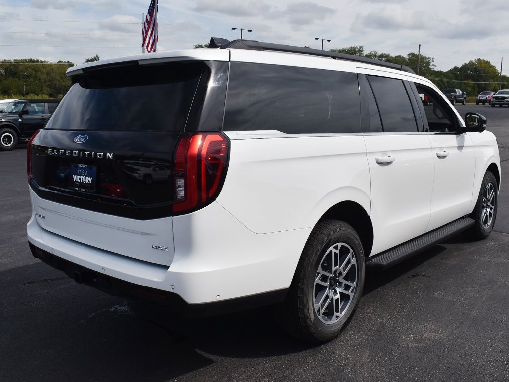 2025 Ford Expedition MAX photo 13