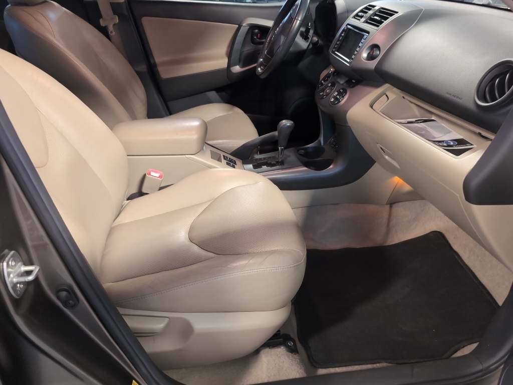 2010 Toyota RAV4 Limited photo 24