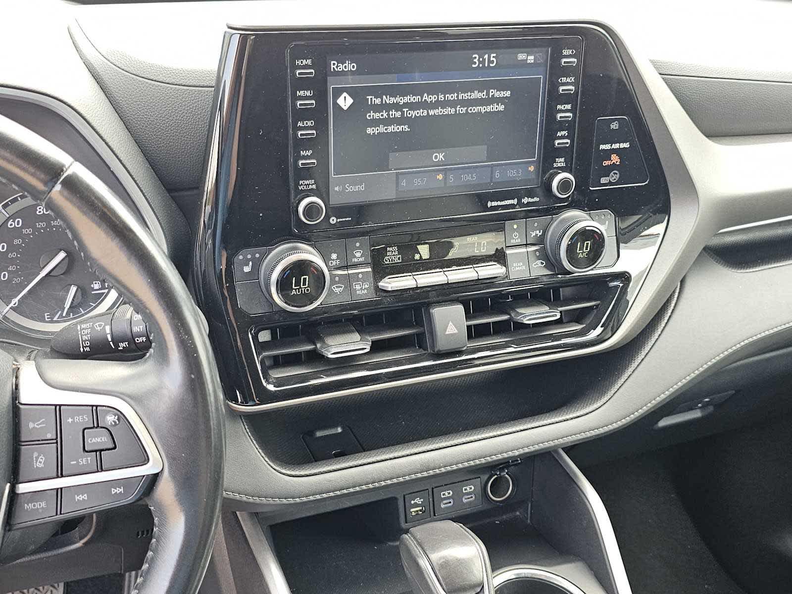 2022 Toyota Highlander XLE photo 9