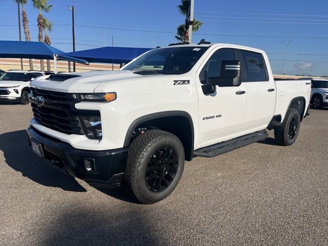 2025 Chevrolet Silverado 2500HD Custom photo 3