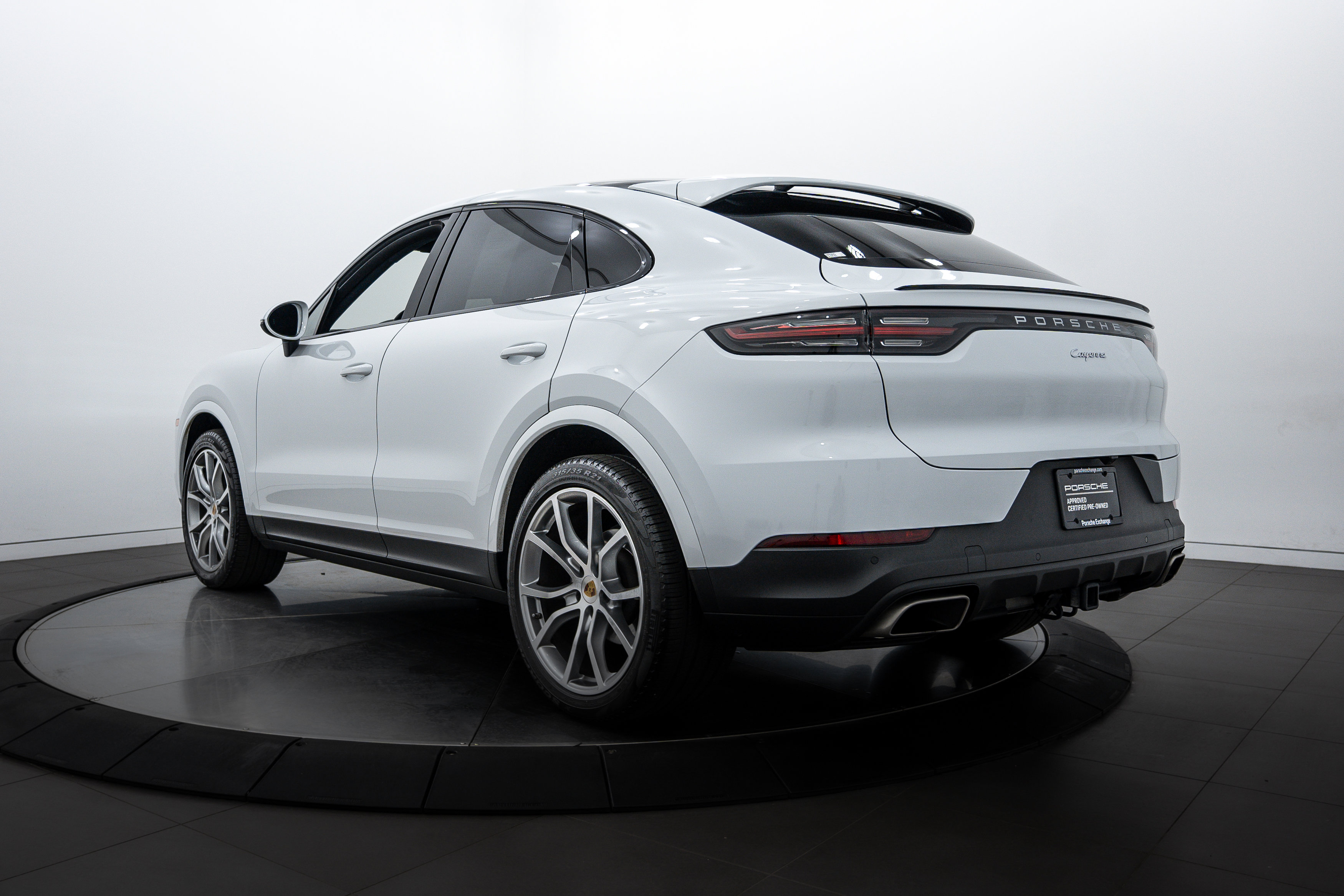 2021 Porsche Cayenne Coupe photo 3