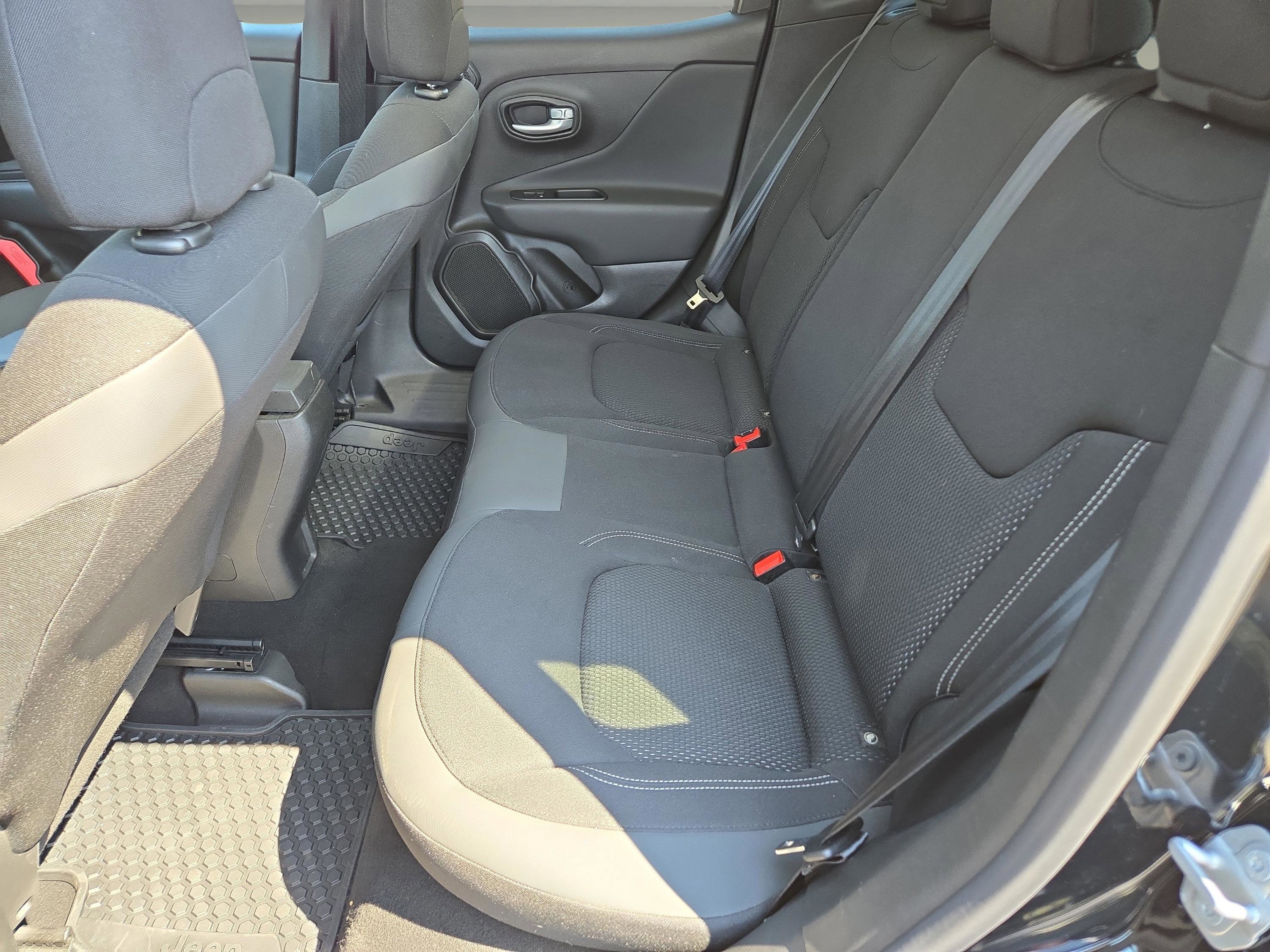 2023 Jeep Renegade Latitude Red Edition photo 13