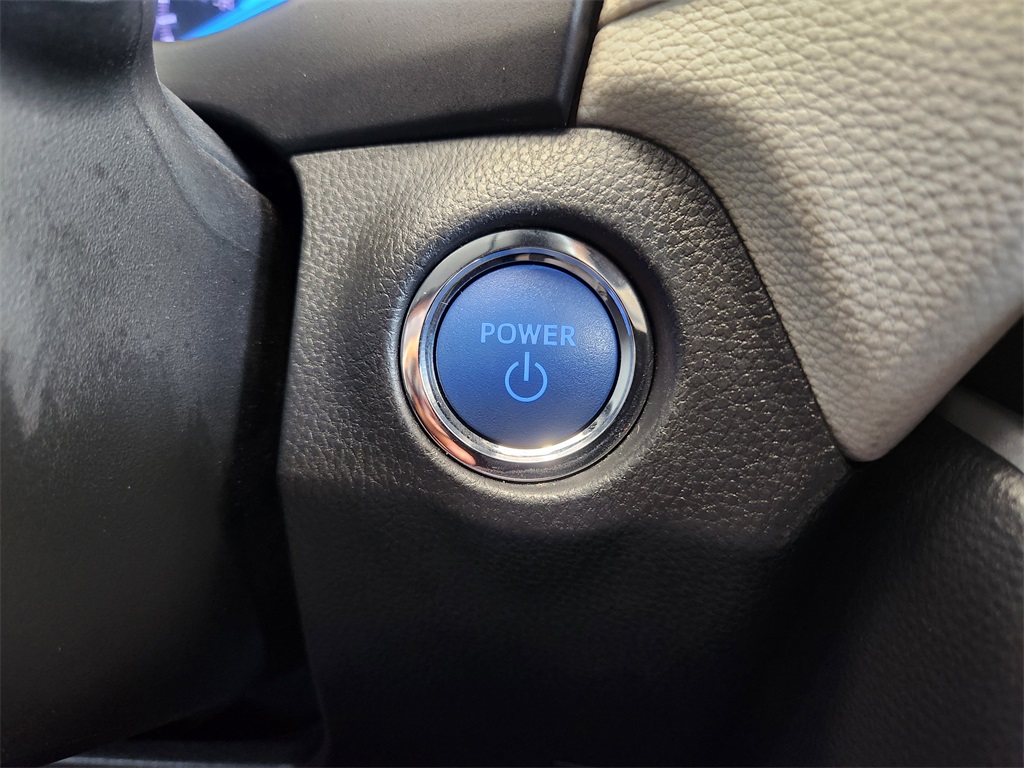 2021 Toyota RAV4 Hybrid XLE photo 14