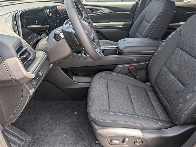 2025 Chevrolet Traverse photo 15
