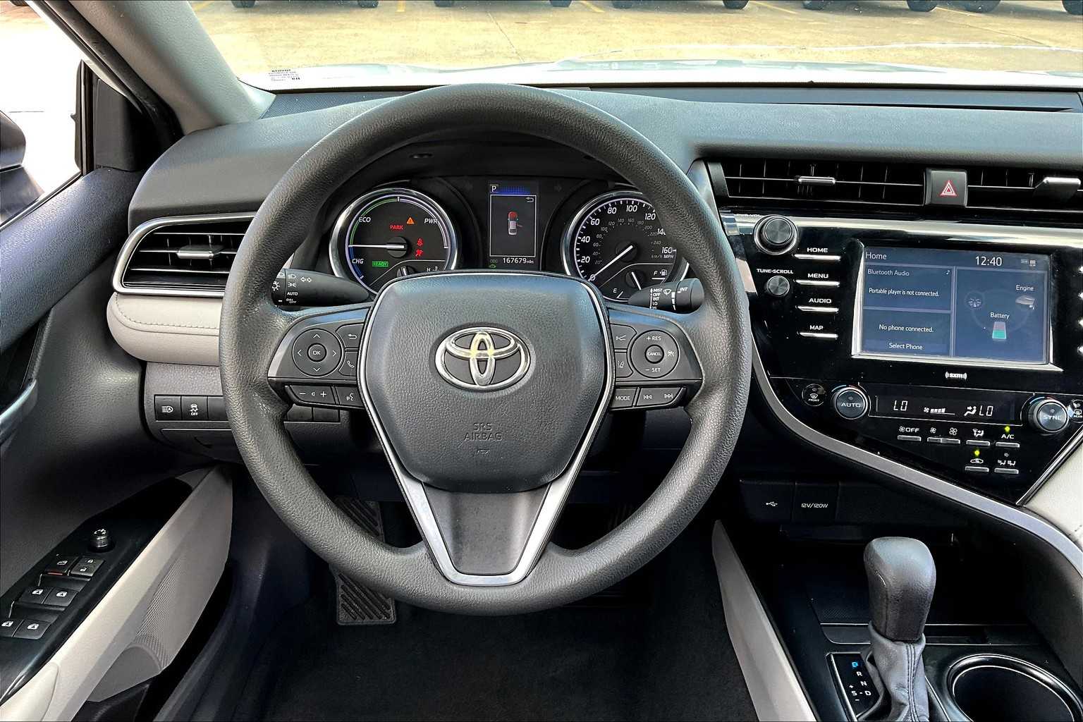 2020 Toyota Camry Hybrid LE photo 3