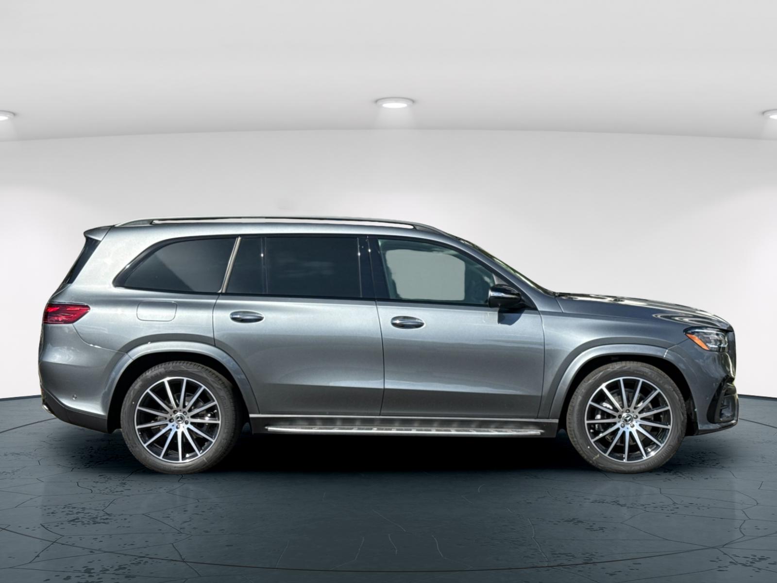 2026 Mercedes Benz GLS 450 4MATIC photo 5