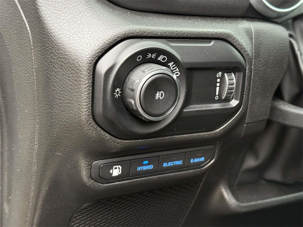 2023 Jeep Wrangler Sahara 4xe photo 26
