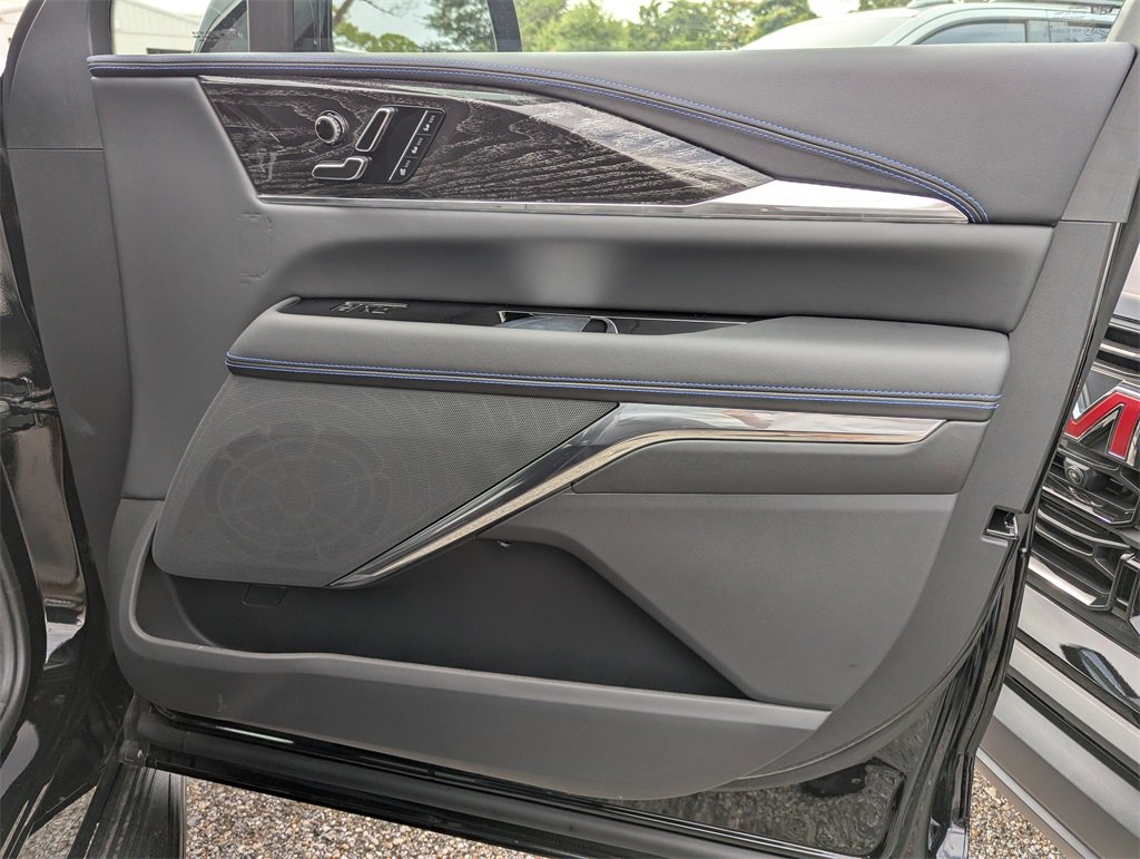 2026 Cadillac Escalade Luxury photo 37