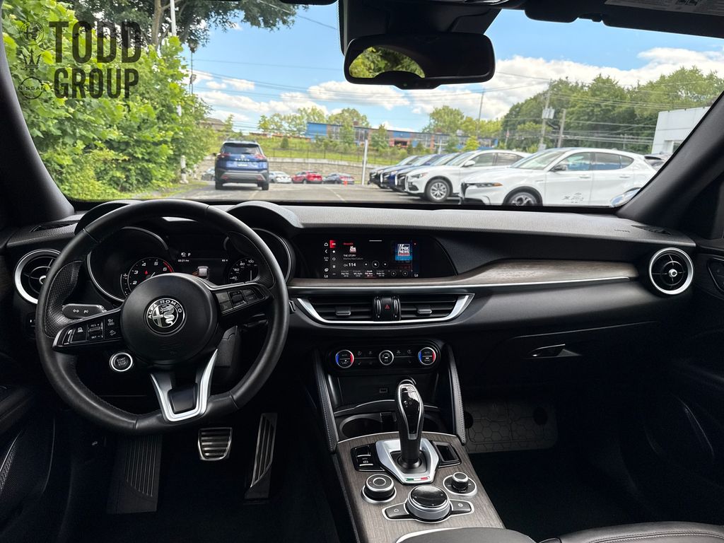 2022 Alfa Romeo Stelvio Ti photo 12