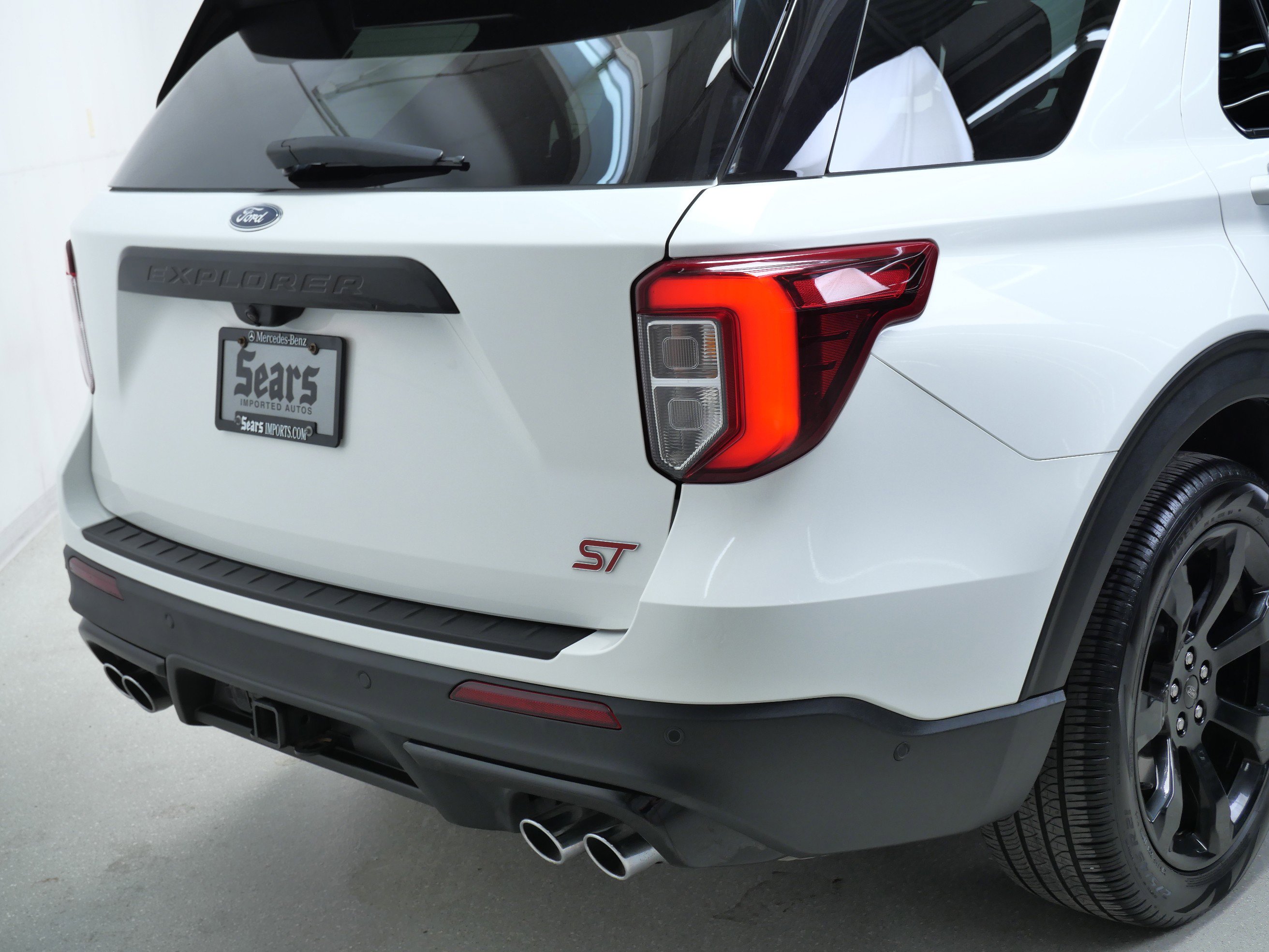 2022 Ford Explorer ST photo 4