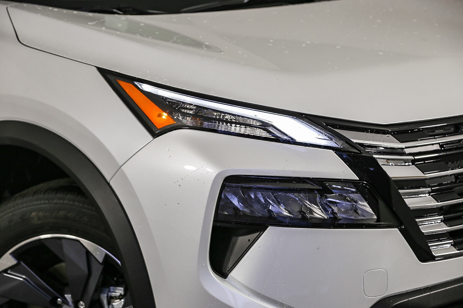 2026 Nissan Rogue SV photo 2