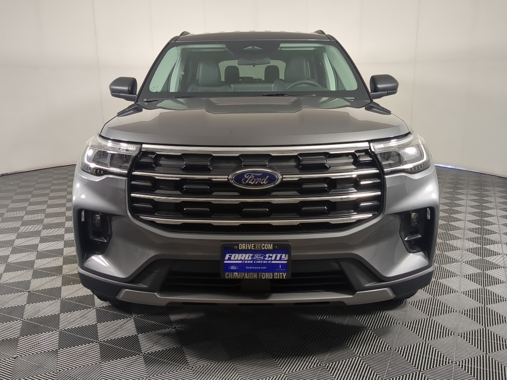 2025 Ford Explorer photo 3