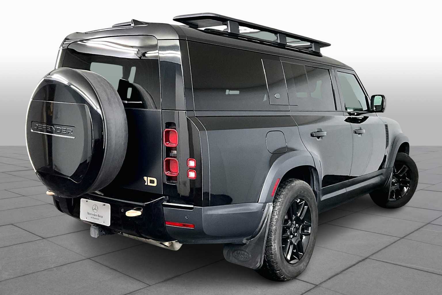2023 Land Rover Defender SE photo 11