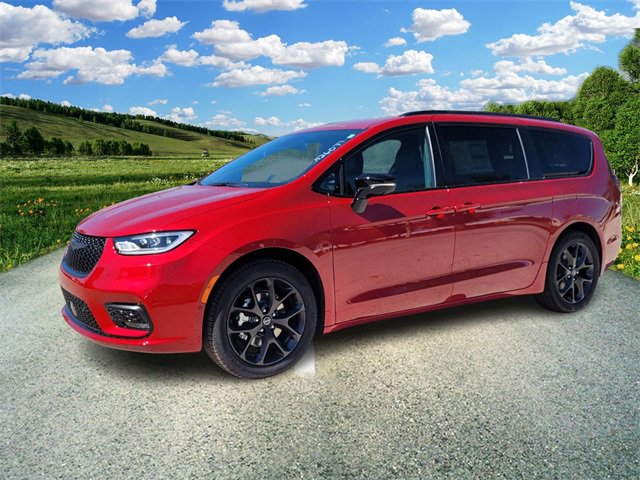 2026 Chrysler Pacifica photo 2