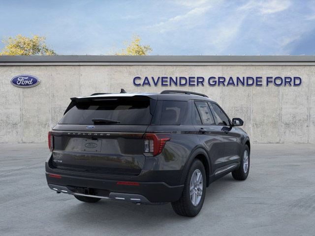 2025 Ford Explorer photo 2