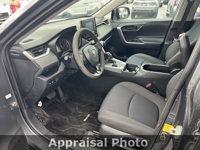 2020 Toyota RAV4 LE photo 3
