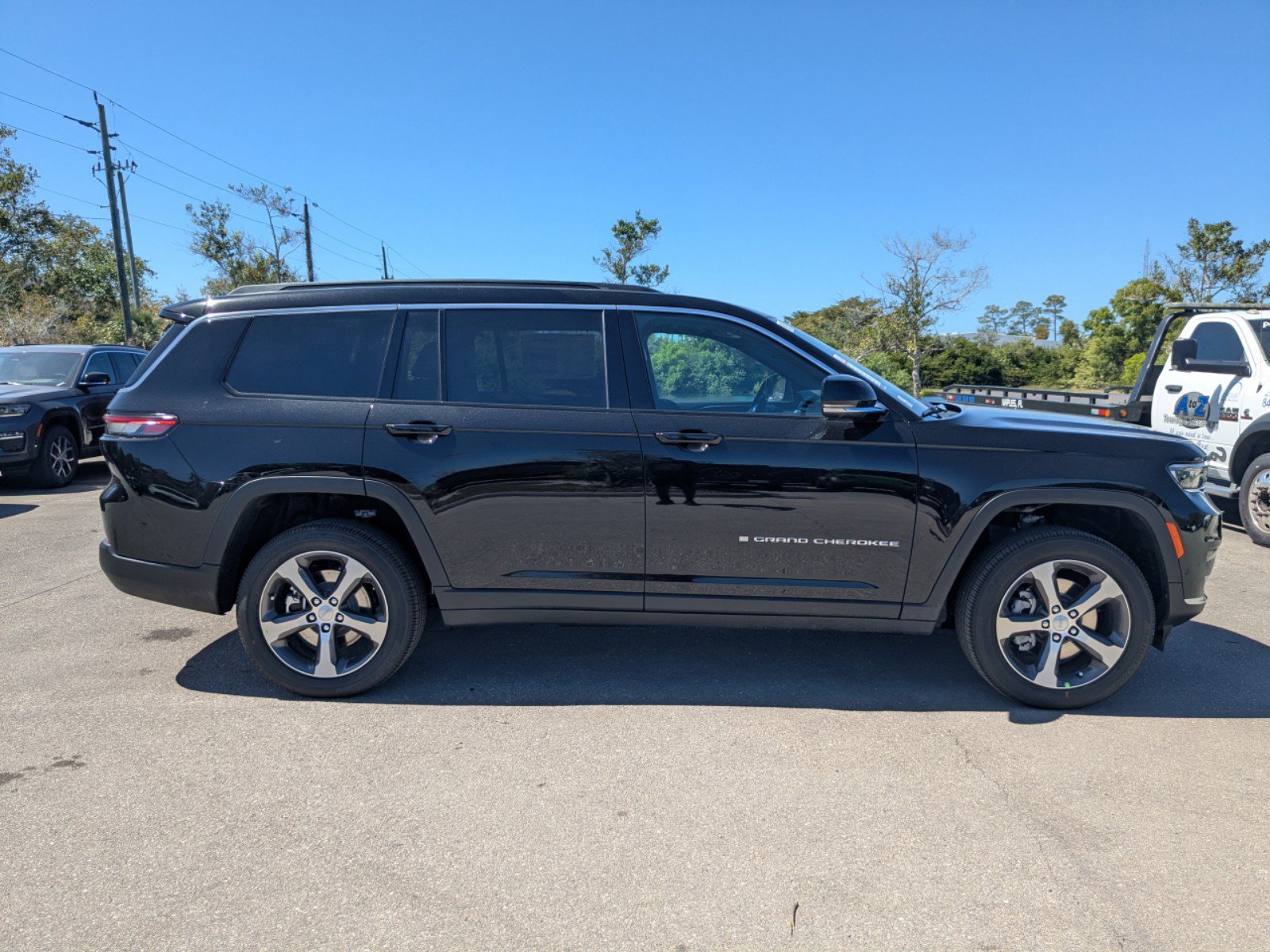 2025 Jeep Grand Cherokee Limited photo 3