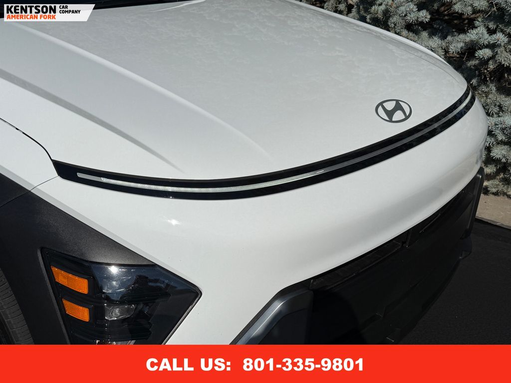 2025 Hyundai Kona SEL photo 13