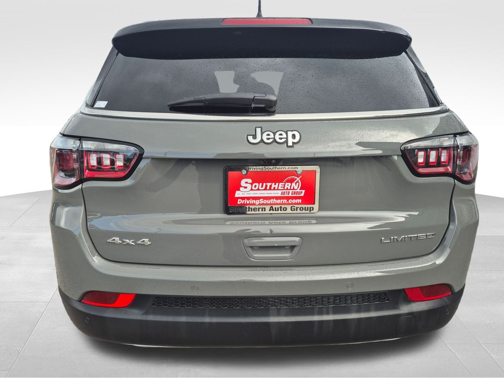 2023 Jeep Compass Limited photo 5