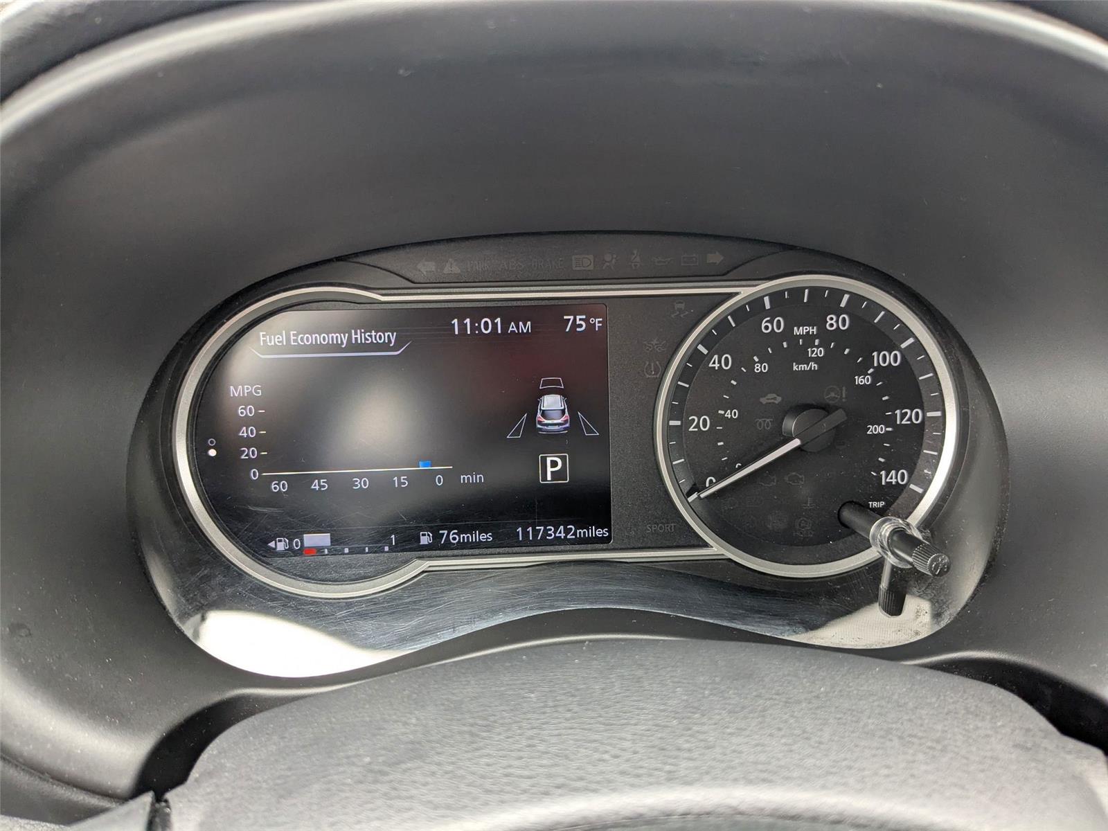 2019 Nissan Kicks SR photo 17