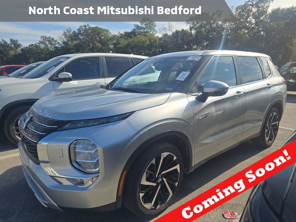 2024 Mitsubishi Outlander Plug-in Hybrid SE's photo