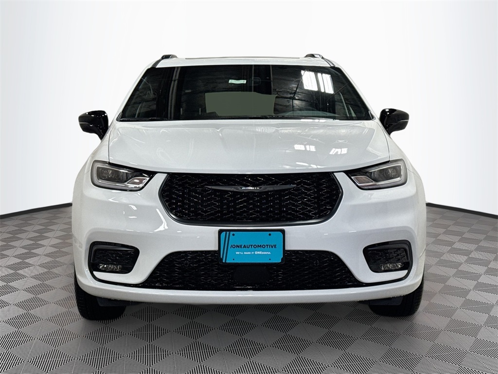 2026 Chrysler Pacifica Limited photo 2