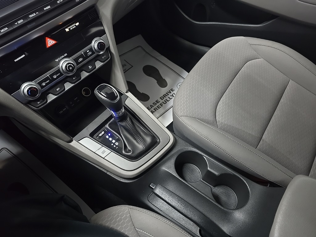 2020 Hyundai Elantra SE photo 25