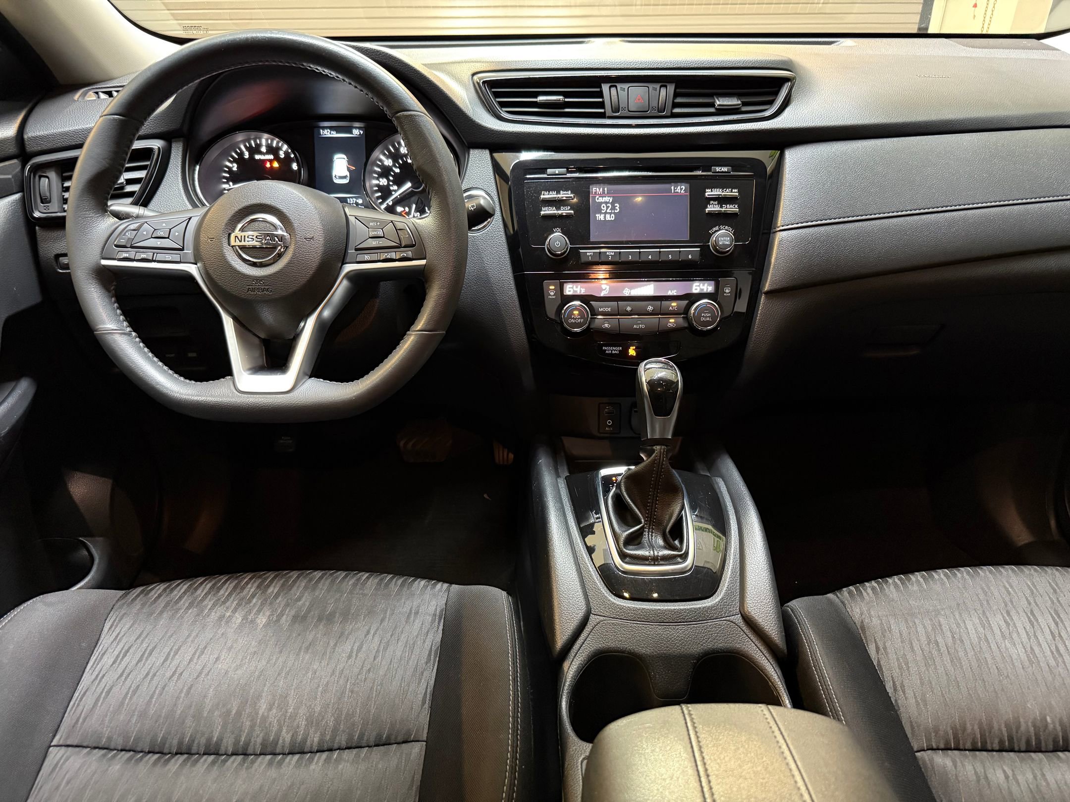 2017 Nissan Rogue SV photo 38