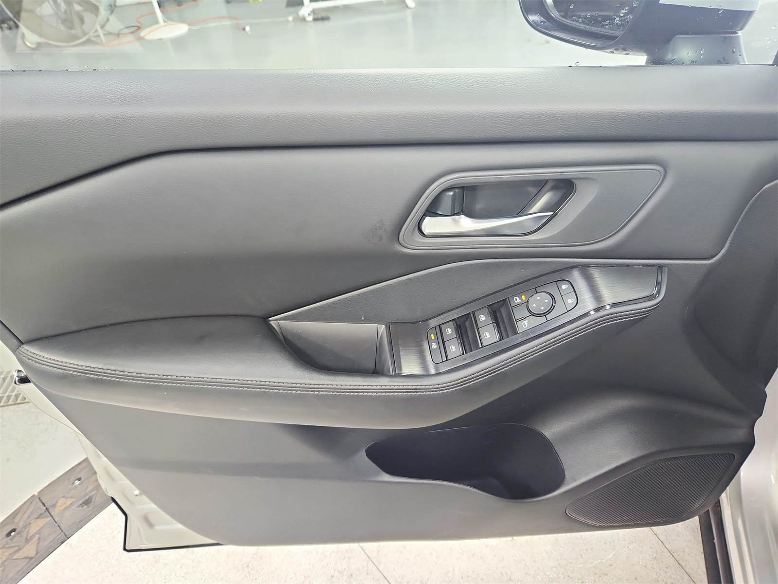 2024 Nissan Rogue SV photo 29