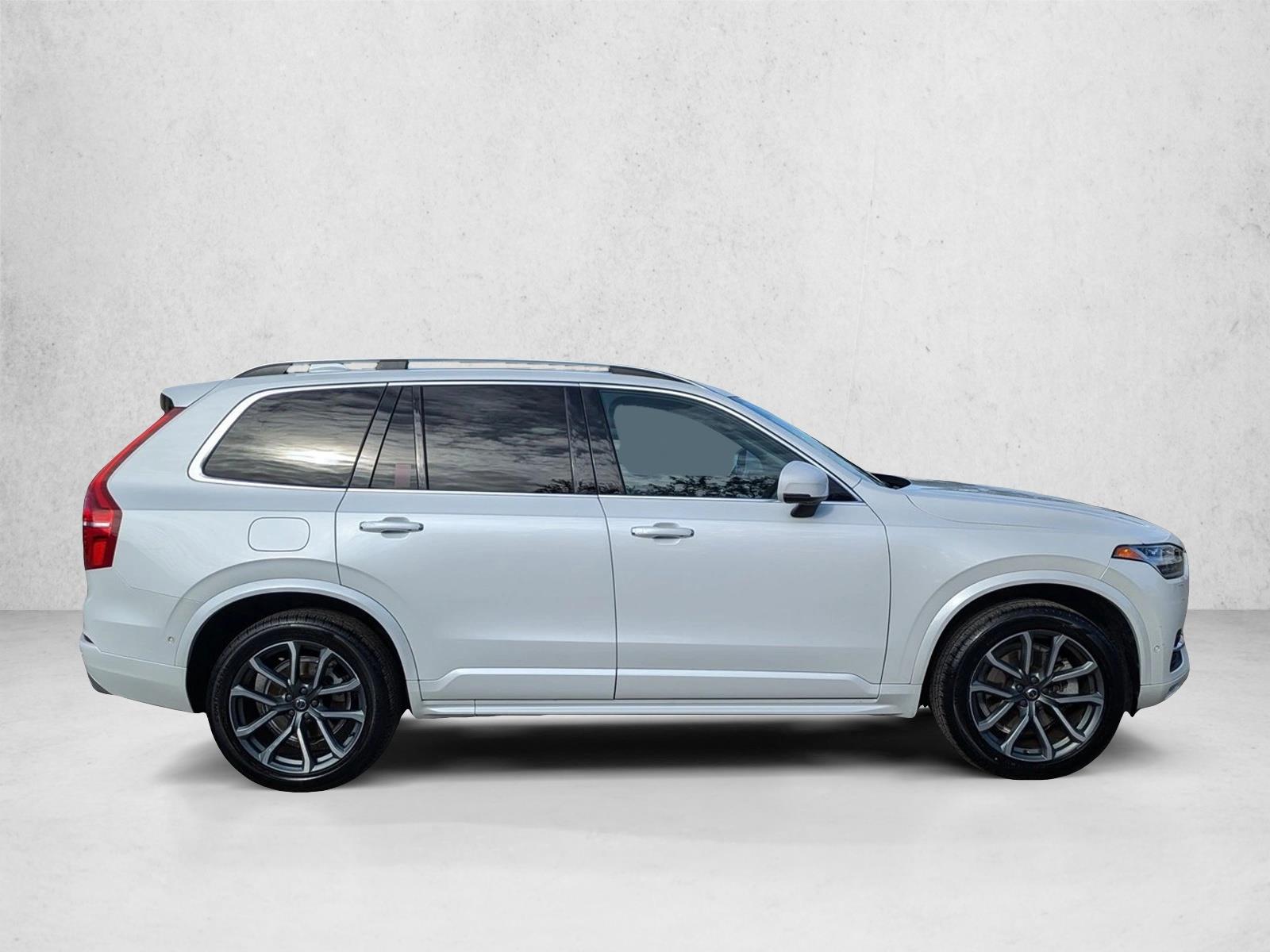 2019 Volvo XC90 T6 AWD Momentum photo 4