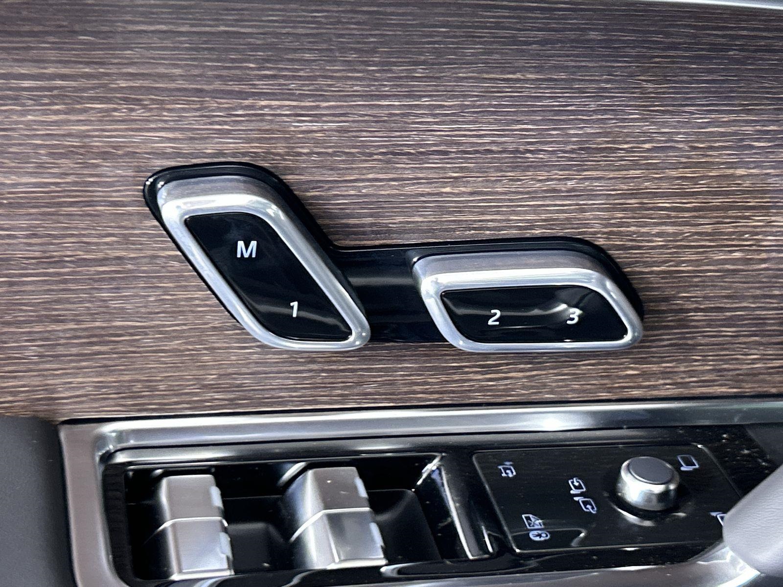 2025 Land Rover Range Rover SE photo 22