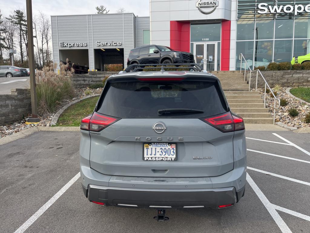 2024 Nissan Rogue SL photo 3