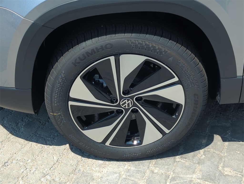 2025 Volkswagen Taos SE photo 26