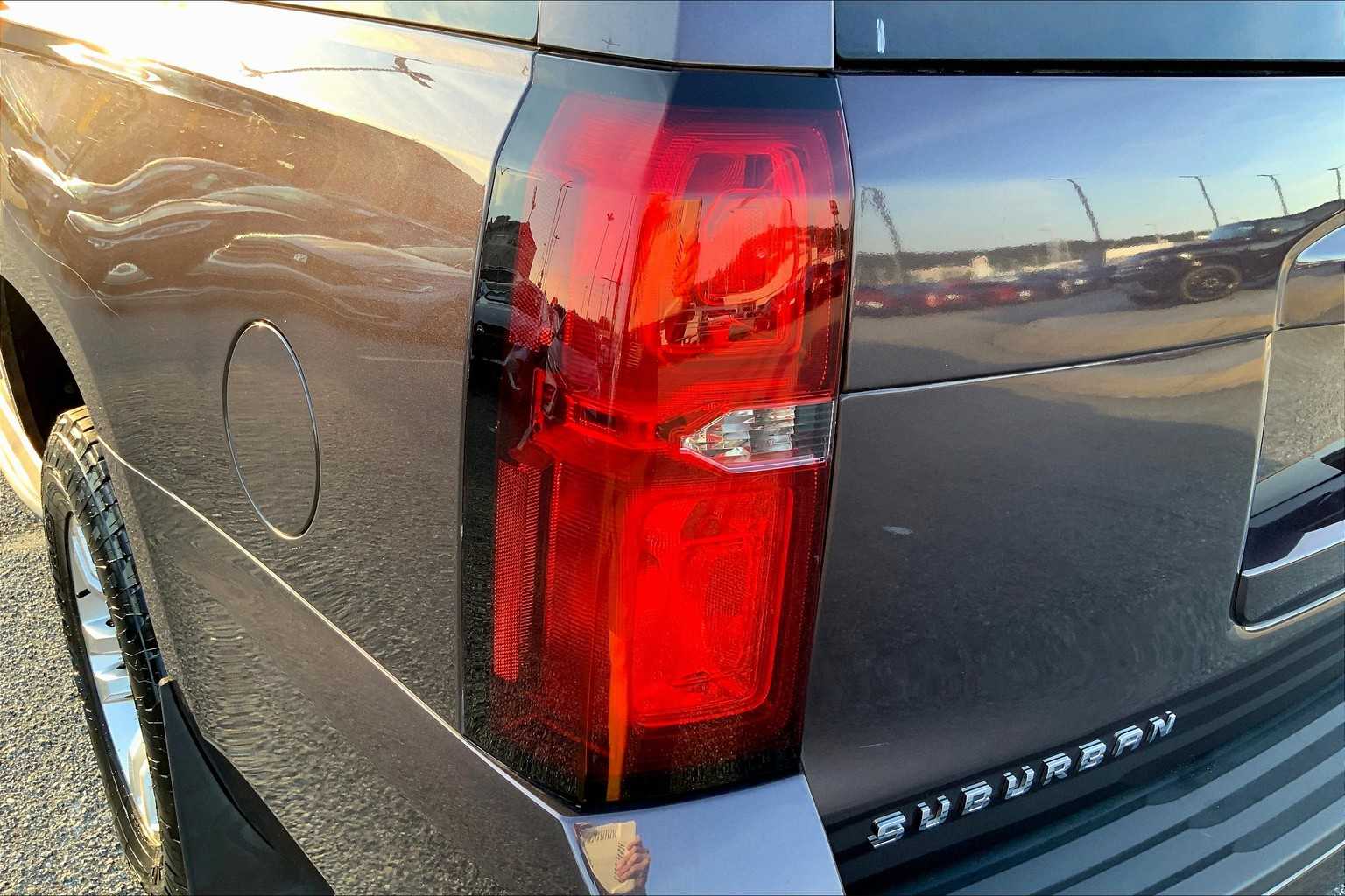 2015 Chevrolet Suburban LT photo 27