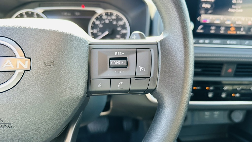 2025 Nissan Rogue S photo 17