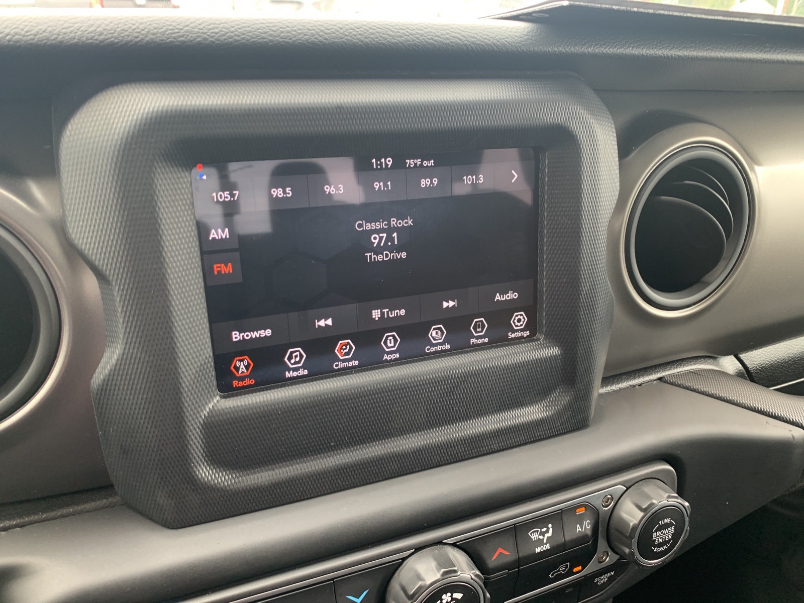 2023 Jeep Gladiator Sport photo 17
