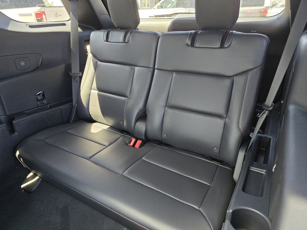 2025 Ford Explorer ST photo 11