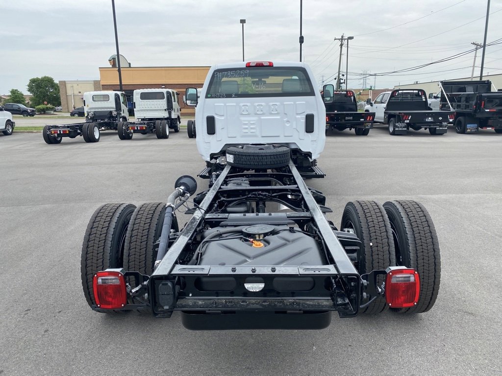 2023 Chevrolet Silverado 6500HD Work Truck photo 7