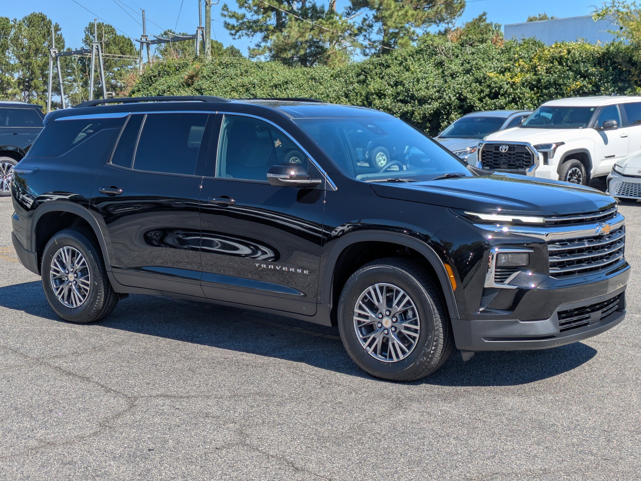 2026 Chevrolet Traverse photo 2