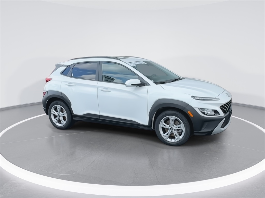 2022 Hyundai Kona SEL photo 2