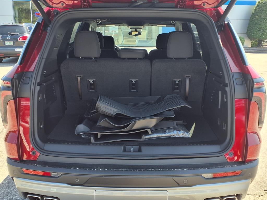 2025 Chevrolet Traverse photo 3