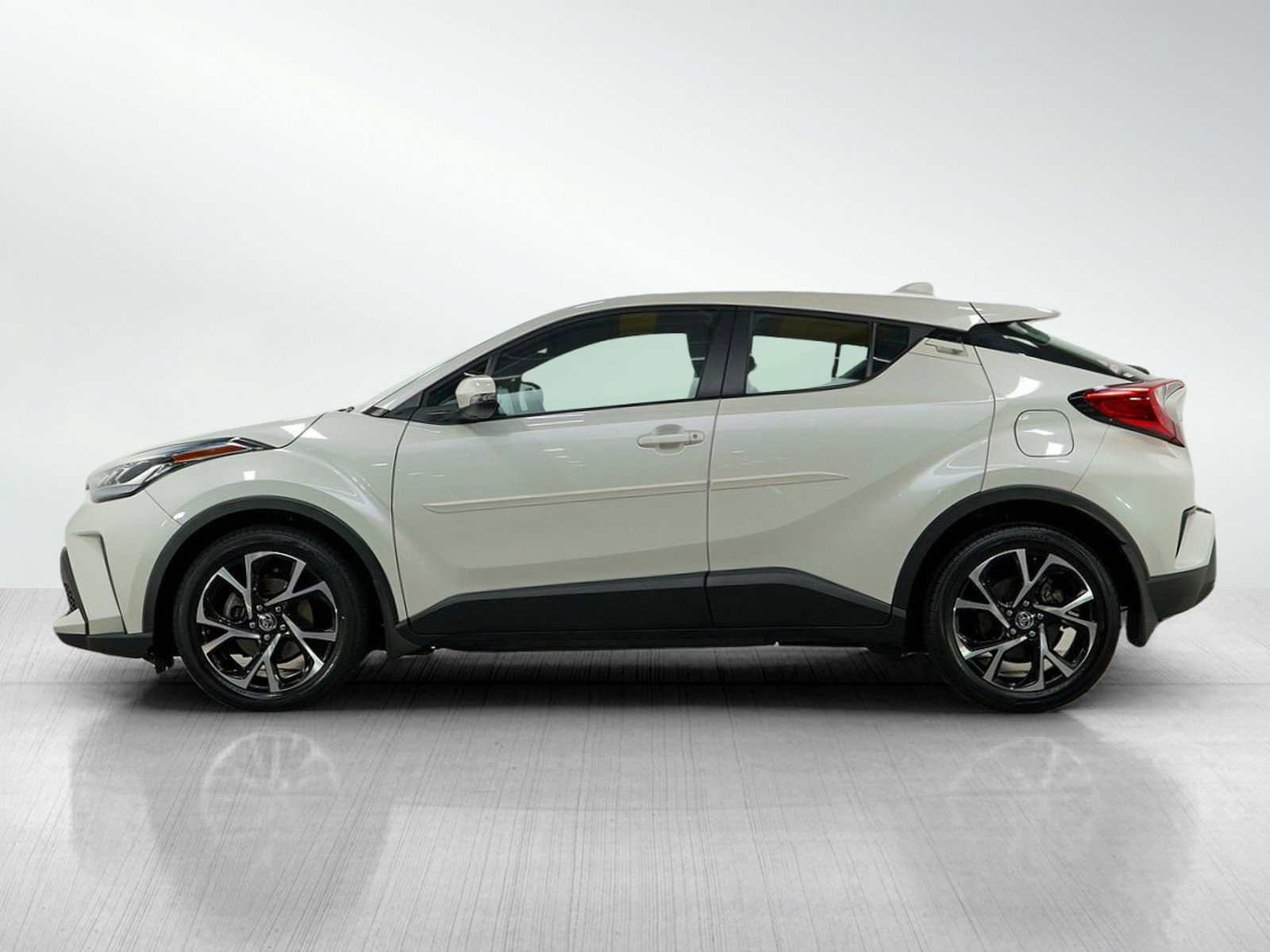 Used 2021 Toyota C-HR XLE with VIN NMTKHMBX5MR129369 for sale in Bloomington, Minnesota