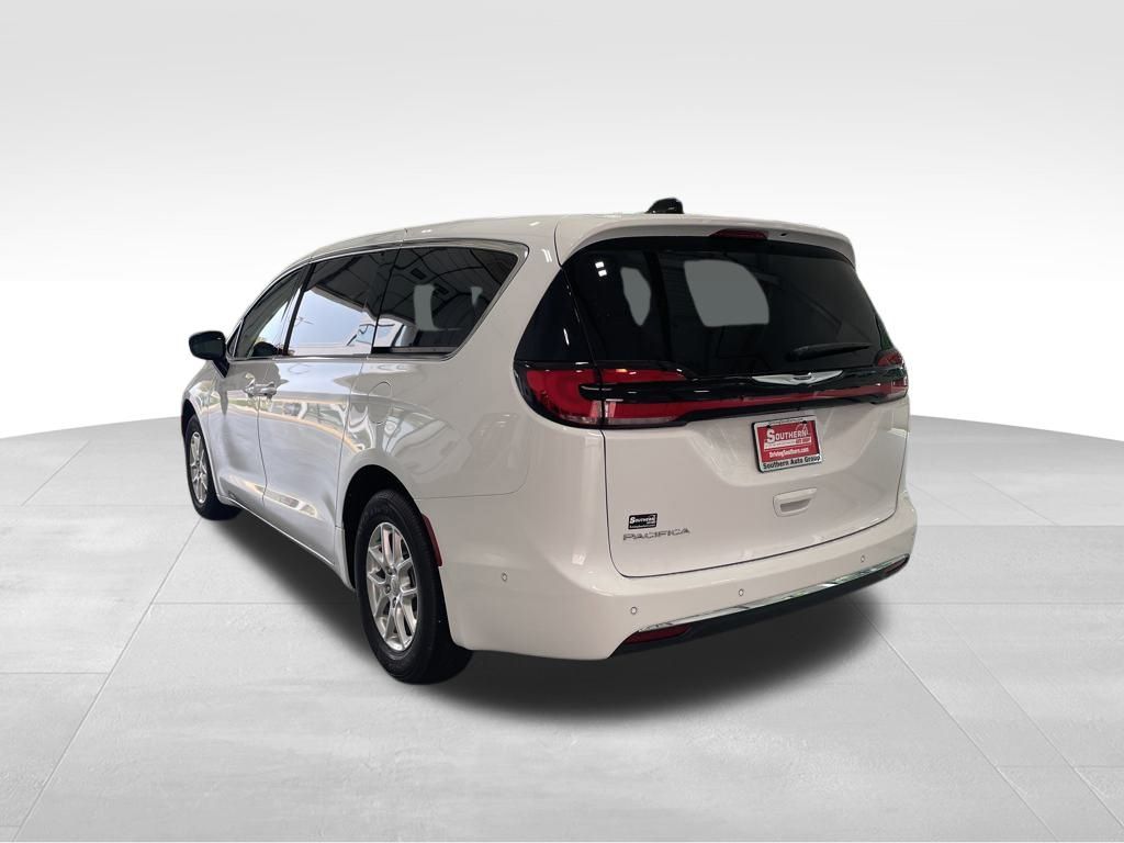 2025 Chrysler Pacifica LE photo 4