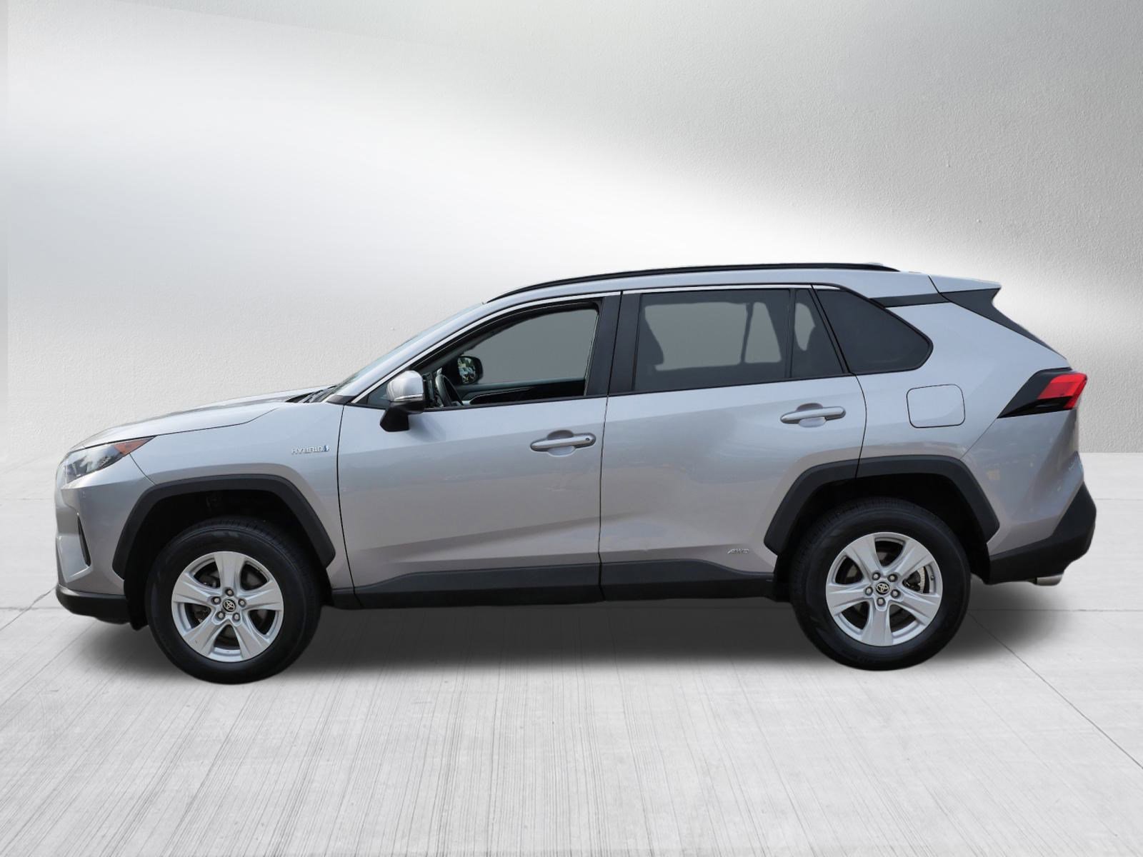 2021 Toyota RAV4 Hybrid LE photo 3