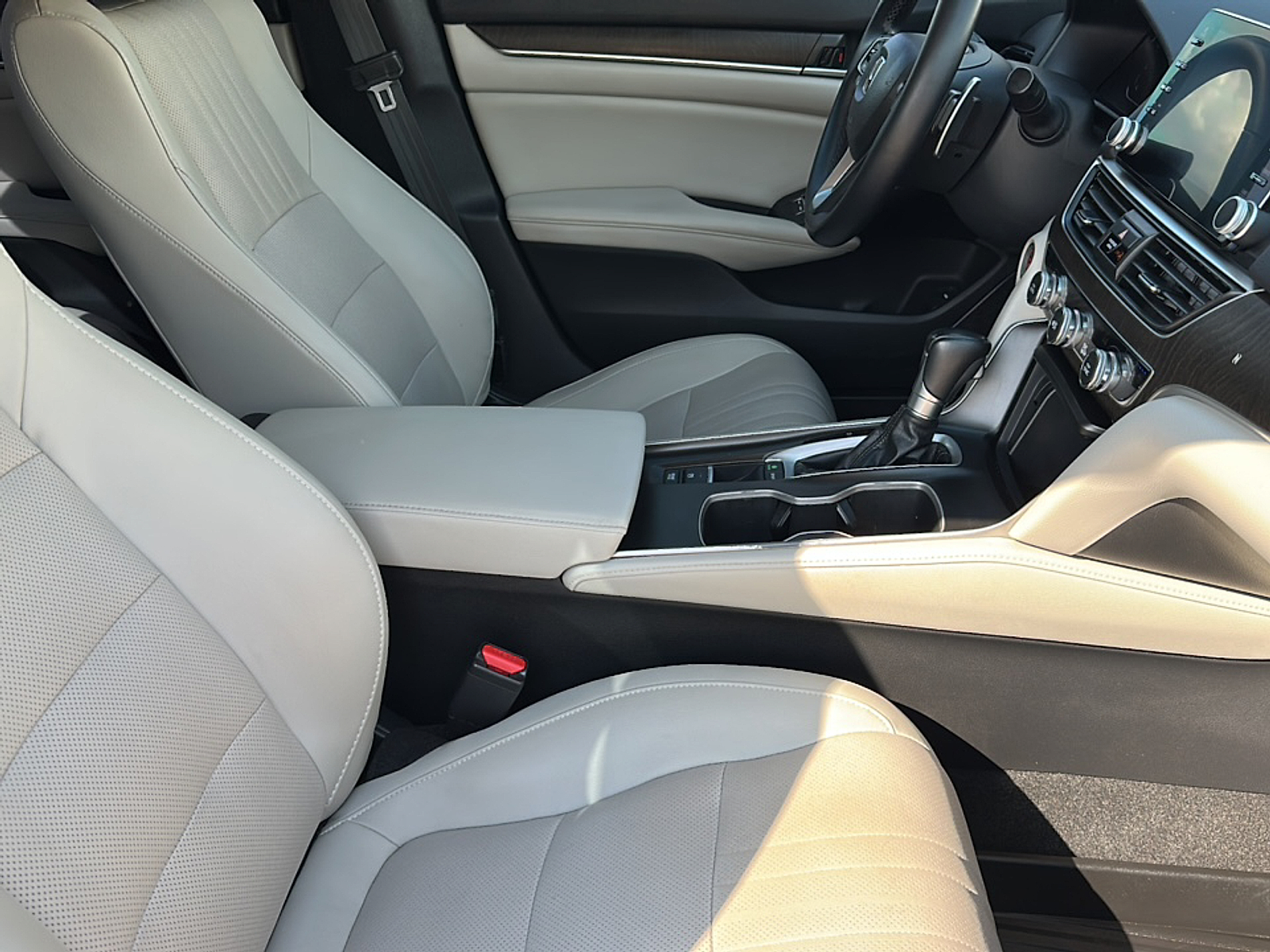 2018 Honda Accord Touring photo 9