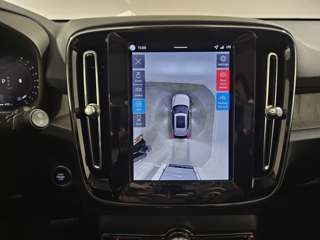 2026 Volvo XC40 Plus photo 13